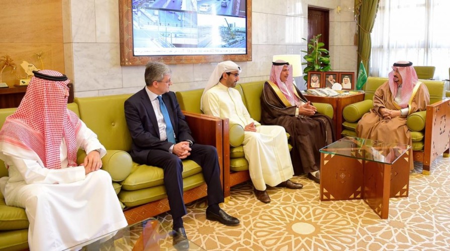 الأمير فيصل بن بندر يستقبل الرئيس التنفيذي لمجموعة بنك الكويت الوطني