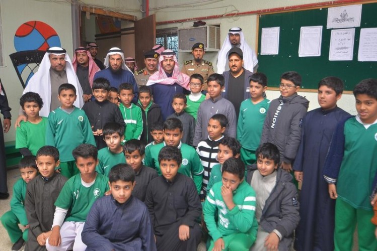 نائب أمير حائل يتفقد انطلاقة الفصل الدراسي الثاني بمدارس المنطقة