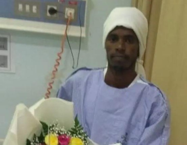 الراعي السوداني الذي أُنقذ من حفرة قار يروي تفاصيل الحادثة.. وكيف صارع الموت 5 ساعات