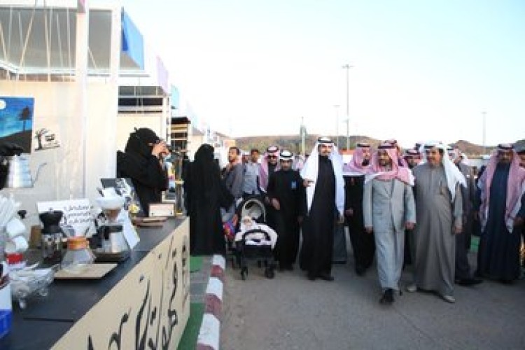 نائب أمير حائل يقف على مشاريع وخدمات منتزه السمراء السياحي