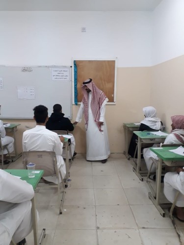 مدير مكتب تعليم املج يتفقد سير الاختبارات بمدارس المحافظة