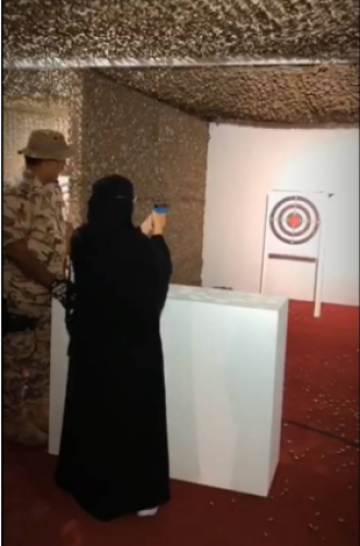 شاهد.. تدريب النساء والأطفال على الرماية خلال مهرجان الورد والفواكه بتبوك