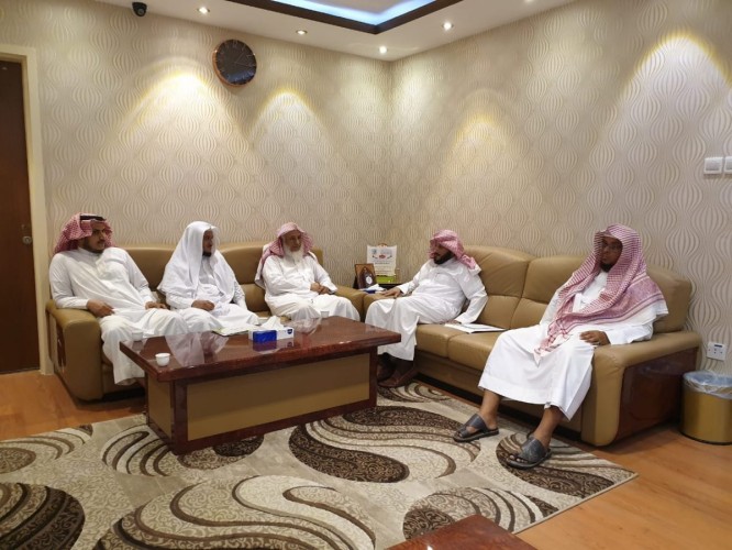 المدخلي يستقبل وفد المكتب التعاوني بالحميراء