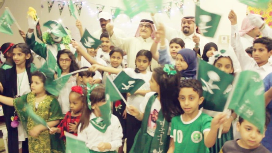 40طفلا ومتعافية من المرض يحتفلون بذكرى اليوم الوطني محاربو السرطان بالشرقية يسجلون عبارات الولاء والمحبة للوطن