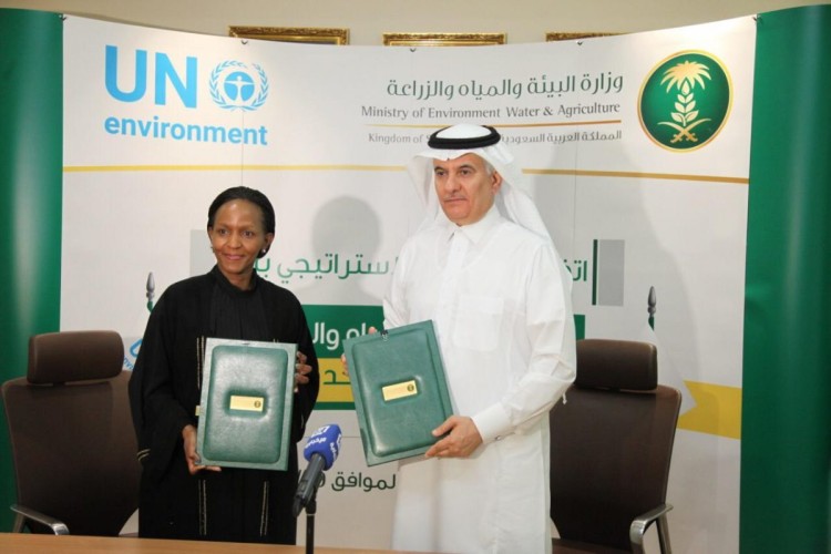 المهندس الفضلي يوقع اتفاقية تعاون استراتيجي مع برنامج الأمم المتحدة للبيئة لبناء القدرات