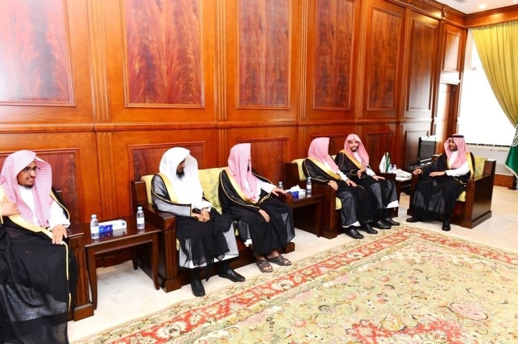 نائب أمير منطقة حائل يستقبل أصحاب الفضيلة رؤساء المحاكم والقضاة في المنطقة