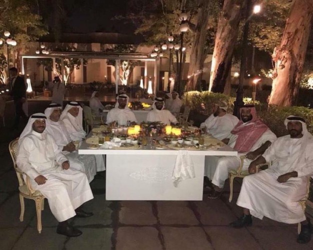 شاهد.. ولي العهد يقيم مأدبة عشاء لولي عهد أبوظبي في الطائف