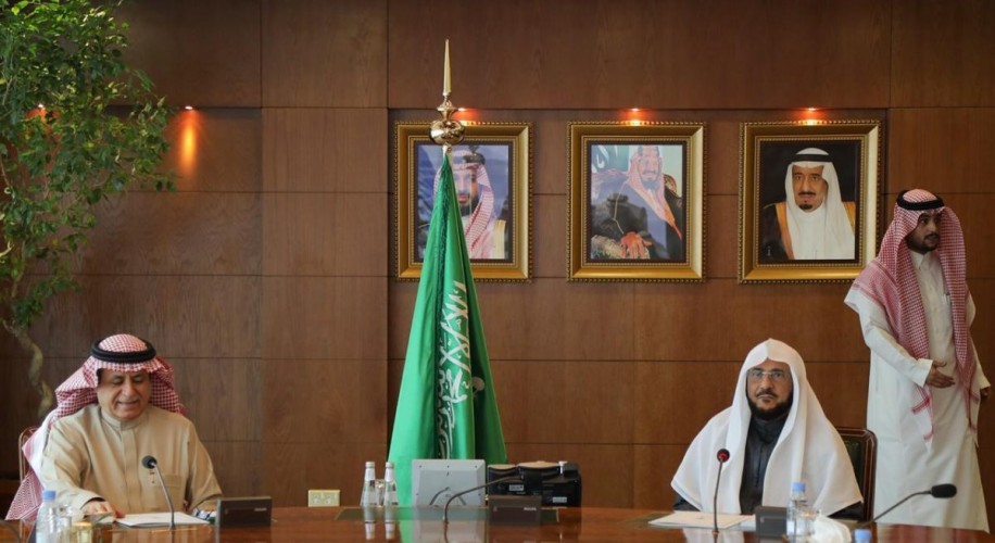 وزير الشؤون الإسلامية يبحث مع وزير الخدمة المدنية التعاون المشترك