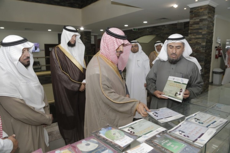 مدير إدارة المساجد والدعوة والإرشاد يدشن “أخلاقنا مكارم” ويشيد بجهود تعاوني الأحساء