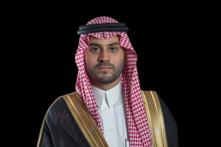 نائب أمير منطقة حائل يتقدم المصلين لصلاة عيد الفطر المبارك