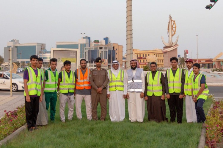 بحضور الاستاذ ياسين القاسم برنامج رمضان امان يواصل التوزيع بمدينة جيزان