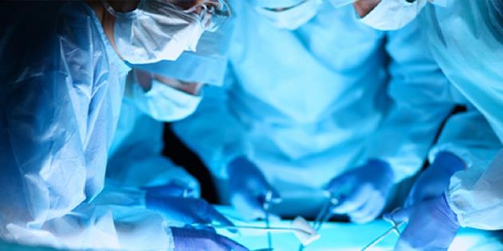 فريق طبي يتمكن من ترميم أصابع جندي أصابه لغم بالحد الجنوبي