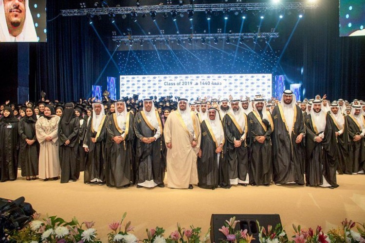 أصحاب السمو الأمراء يؤدون صلاة الميت على الأميرة البندري بنت عبدالرحمن