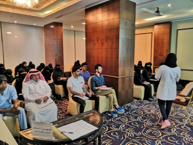 فريق النبلاء التطوعي واصداء الصحة يقيمون برنامج الاسعافات الاولية بجازان