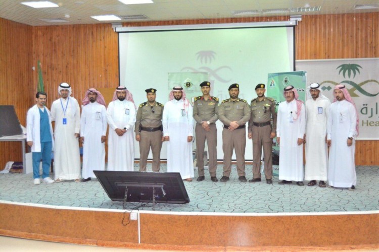 إدارة المرور بالتعاون مع صحة القريات تقيم محاضره “القيادة الامنه تضمن سلامتك”