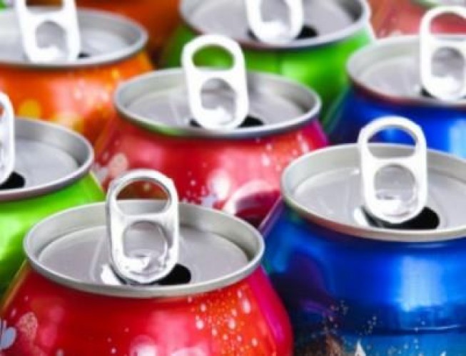 “الصحة” تحذّر من تناول المشروبات الغازية أثناء الطعام لهذا السبب