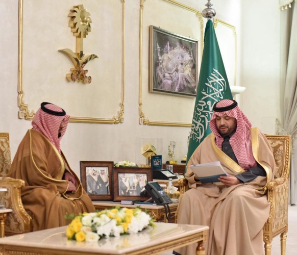 أمير منطقة الحدود الشمالية يلتقي مدير بنك التنمية الاجتماعية بالمنطقة وعدد من الرياديين والرياديات