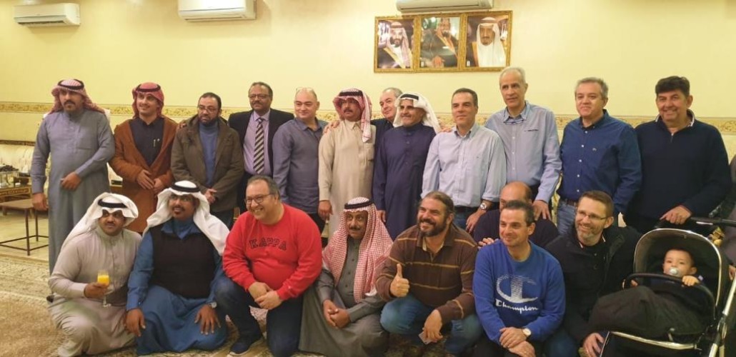 بالفيديو.. مواطن بحائل يقيم وليمة للكادر الطبي بمستشفى مجاور لمنزله