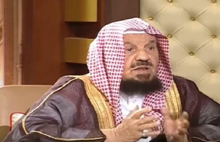 هل يجوز الدعاء بالقول: “الله يجعل يومي قبل يومك”؟.. المنيع يجيب (فيديو)