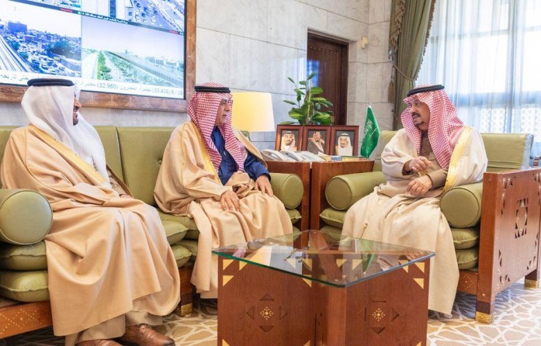 أمير منطقة الرياض يستقبل وزير الخدمة المدنية