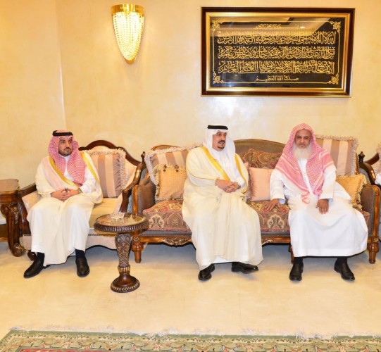 سمو أمير منطقة الرياض يزور العلماء وأصحاب الفضيلة