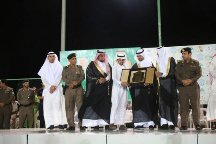 بالصور محافظ الريث يرعى ختام بطولة دورة بلدية الريث ويتوج عمود بطلاً لها