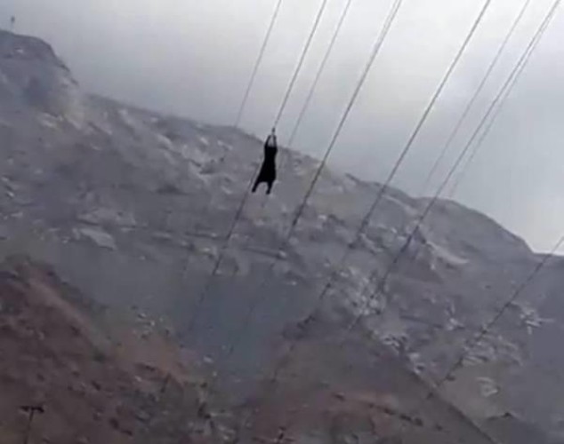 “مشروع بساط الريح” يصدر بيانا حول فيديو الفتاة المعلقة في تلفريك الطائف