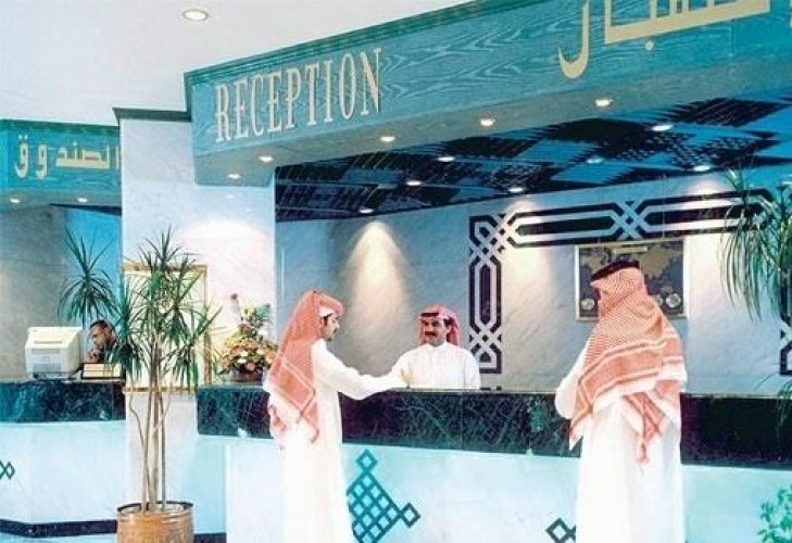 إلزام الفنادق والشقق المفروشة بإبلاغ الشرطة حال تسكين النساء