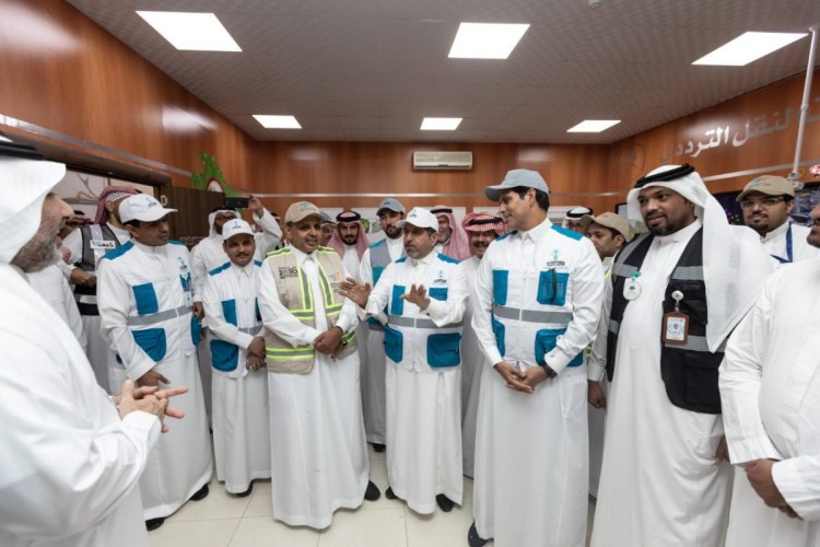 معالي العامودي يقف على استعدادات النقل الترددي