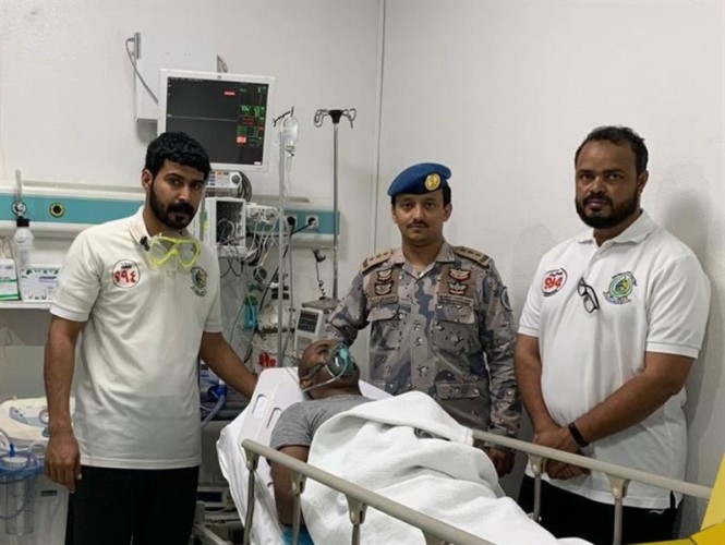 حرس الحدود بمنطقة عسير يُنقذ مواطناً من الغرق بـ “القحمة”