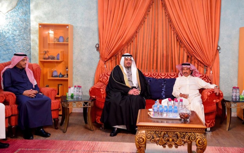 نائب أمير الرياض يقدم العزاء والمواساة في وفاة الأميرة جواهر بنت فهد آل مشاري – رحمها الله