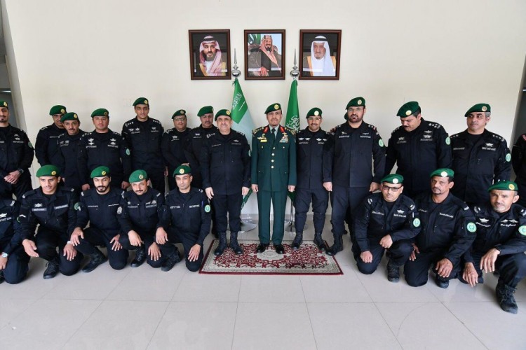 معالي رئيس الحرس الملكي يدشن مركز القيادة والسيطرة في غرفة العمليات الأمنية بالحرس الملكي