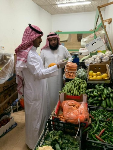 بلديه السليمي تشن حملات رقابية مكثفة على المحلات والمطاعم