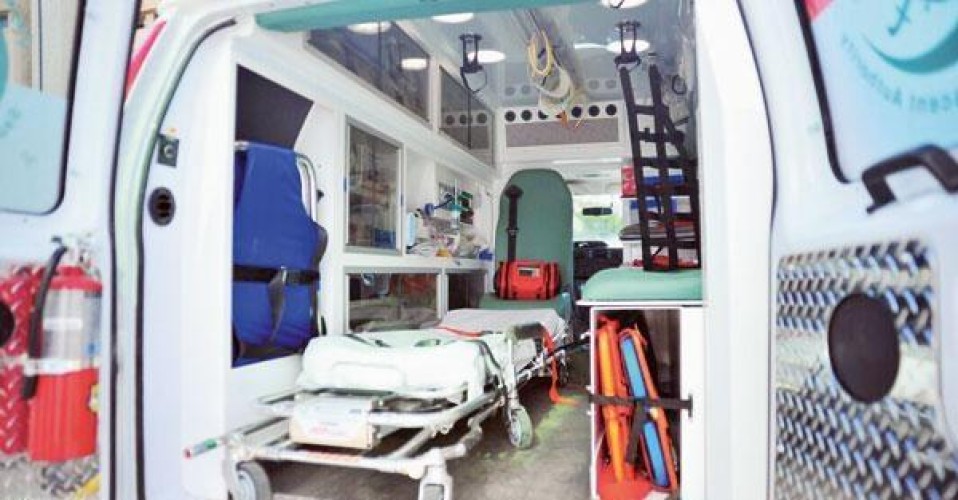 مسعف يروي قصة حـادث مؤثر وجد فيه رضيعاً بجوار جثـة والدته المتوفاة