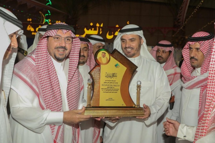 كليات عنيزة ضمن رعاة مهرجان ليالي رمضان