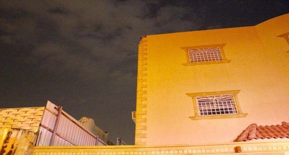 ” الدفاع المدني ” يتابع سقوط صاعقة رعدية على منزل بحي السليمانية بعنيزة