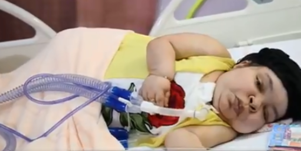 قصة مؤثرة لفتاة ترقد في المستشفى منذ 23 عاماً وحصلت على الابتدائية والمتوسطة داخله (فيديو)