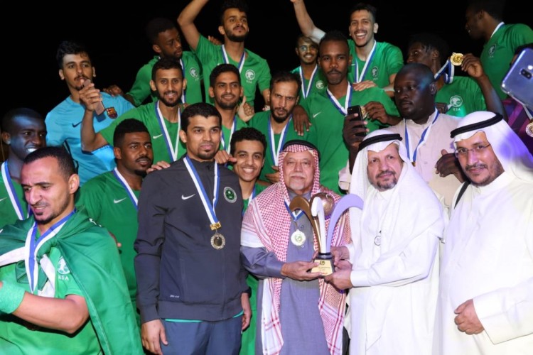 منتخب أبناء الوطن يفوز بكأس الصداقة للجاليات المقيمة بالمملكة