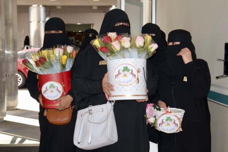 مجموعة ” أساطير الأحساء” تدخل البسمة في نفوس المرضى في مستشفى الملك فهد بالهفوف