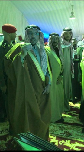 فيصل بن مشعل يطلع على ركن جمعية كنوز لرعاية الأنامل المبدعة بمهرجان ربيع بريدة
