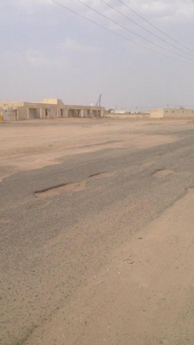 أهالي قرية الدابية تعاني تهالك الطريق الذي   يسلكونة  بشكل يومي