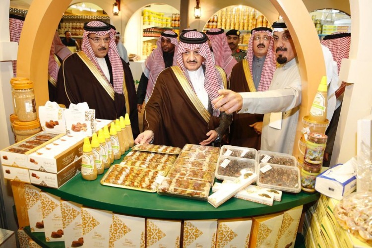 أمير الشرقية يدشن “ويا التمر أحلى” في عامه السادس بمعارض الاحساء
