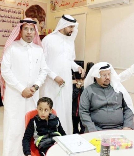 معلم بالمدينة المنورة يجهز قاعة دراسية بأسلوب متطور بـ25 ألف ريال