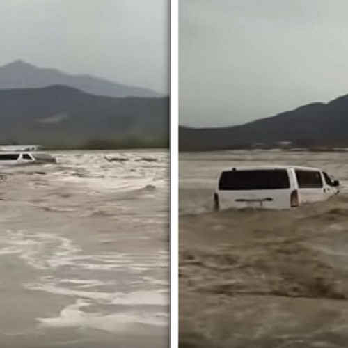 بالفيديو : شاهد.. سيل “عارم” يجرف سيارة عائلية في الليث!