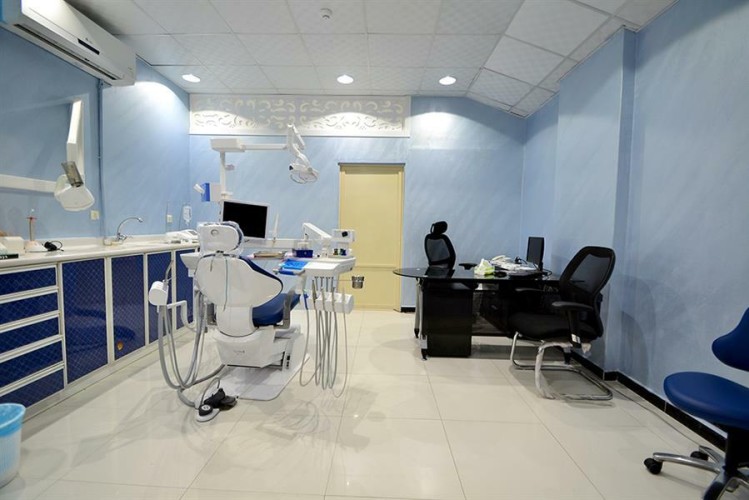 سبب رفض الحالات الحرجة وكشفيات بلغت 4 آلاف ريال.. نقاش حاد بين مدير مجمع طبي وكاتب صحفي