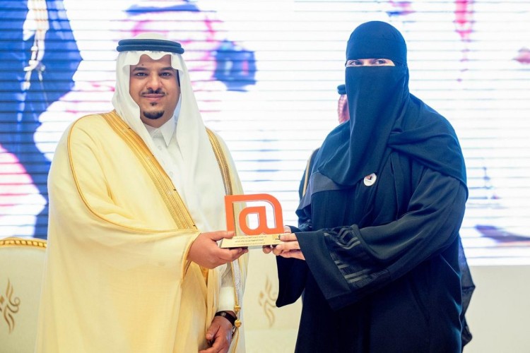 نائب أمير منطقة الرياض يرعى حفل تخريج طلاب الجامعة الإلكترونية