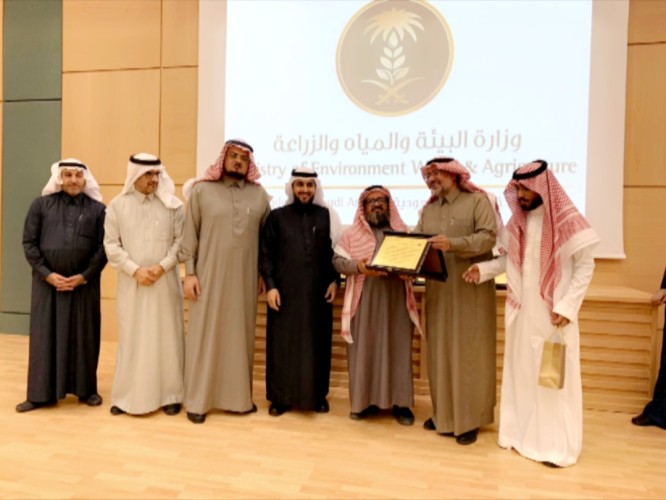 “البيئة” تكرم عدداً من مدراء الفروع المنتهية فترة عملهم