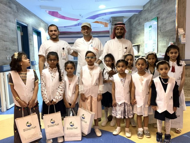 براعم التطوع يزورون اصحاب الاسره البيضاء بمستشفى املج العام