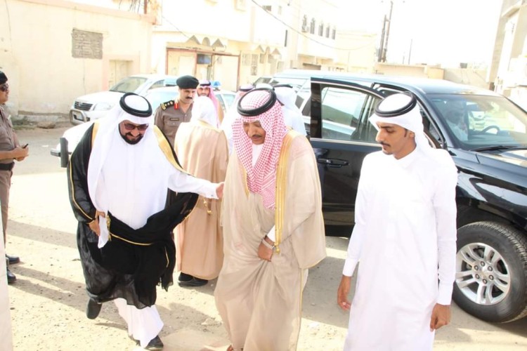 محافظ صامطة”زعلة”يعايد “شيخ شمل بني شبيل”