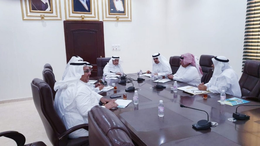 محافظ خليص يناقش مع المجلسين المحلي والبلدي مشاريع المحافظة